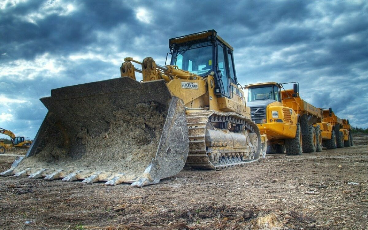 Steinbruch Bagger und Maschinen auf Steinen Steinbruch Bagger und Maschinen auf Steinen